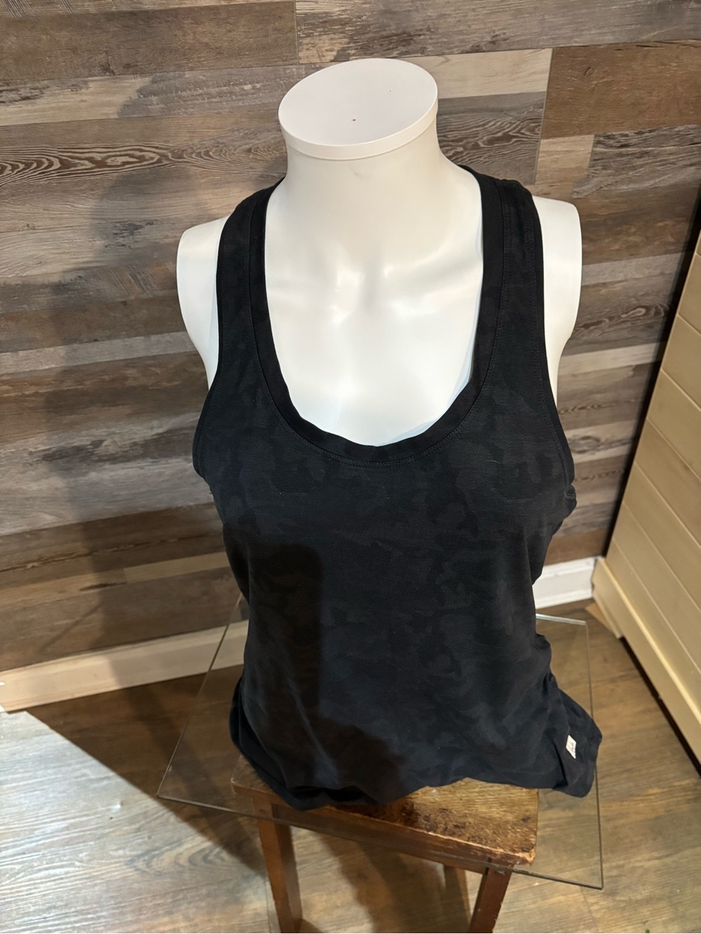 Vuori Women’s Camo Black Racerback Tank Top 4-6